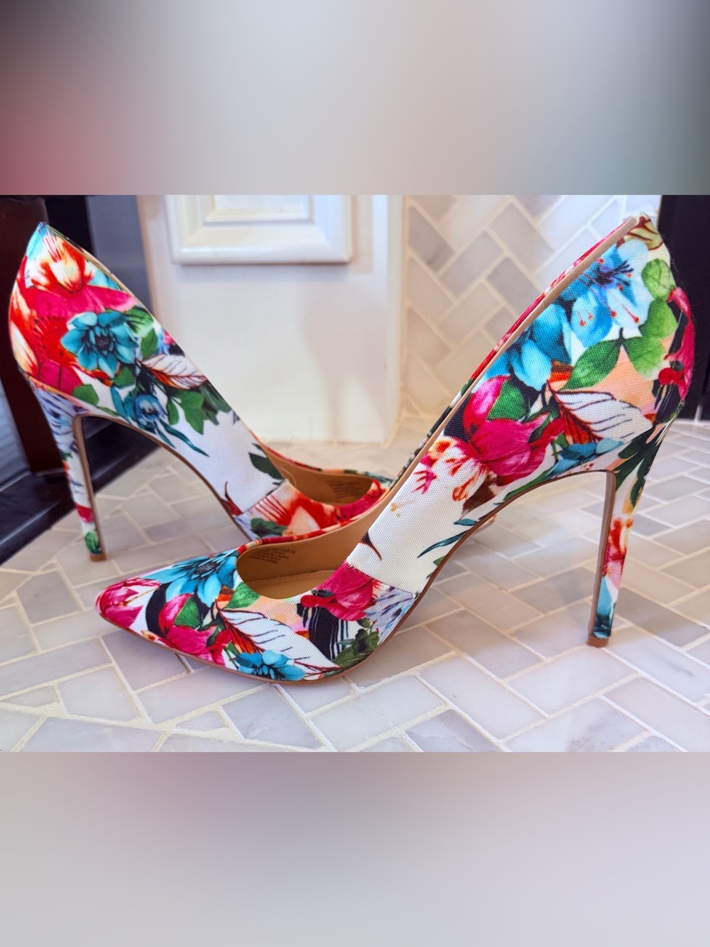 Jessica Simpson Floral Multicolor Pointed-Toe Pumps - Picture 2 of 6